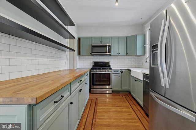 606 WALNUT LN, Philadelphia, PA 19128