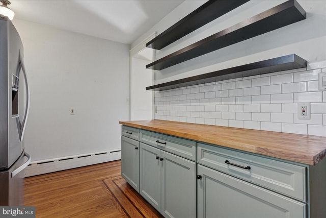 606 WALNUT LN, Philadelphia, PA 19128