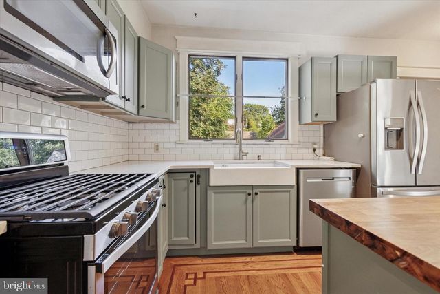 606 WALNUT LN, Philadelphia, PA 19128