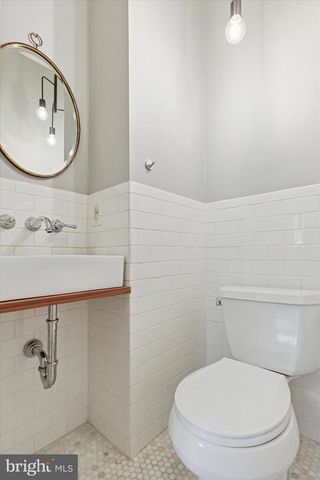606 WALNUT LN, Philadelphia, PA 19128
