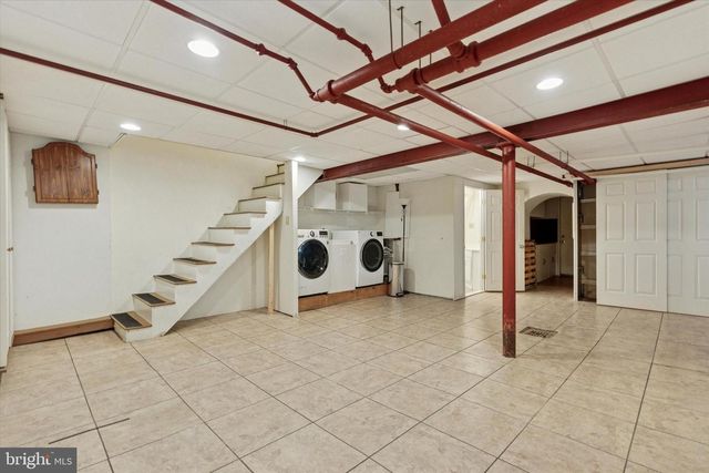 606 WALNUT LN, Philadelphia, PA 19128