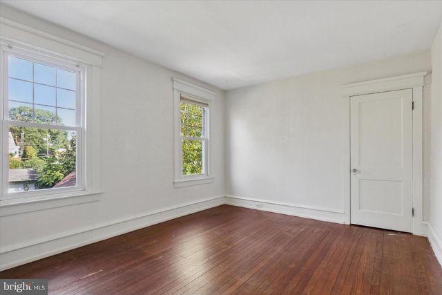 606 WALNUT LN, Philadelphia, PA 19128