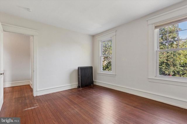 606 WALNUT LN, Philadelphia, PA 19128
