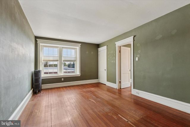 606 WALNUT LN, Philadelphia, PA 19128