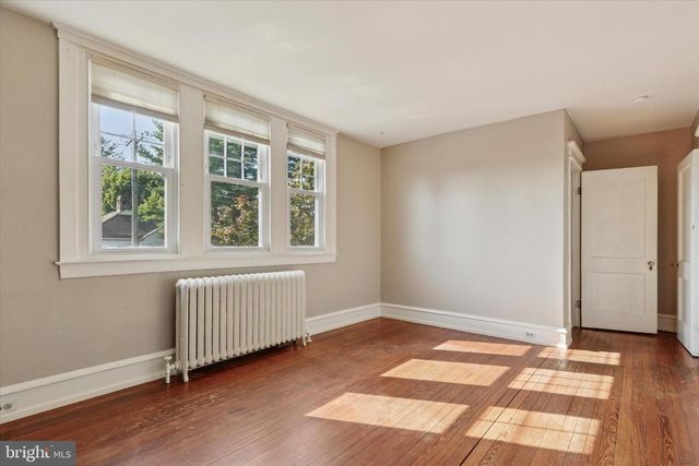 606 WALNUT LN, Philadelphia, PA 19128