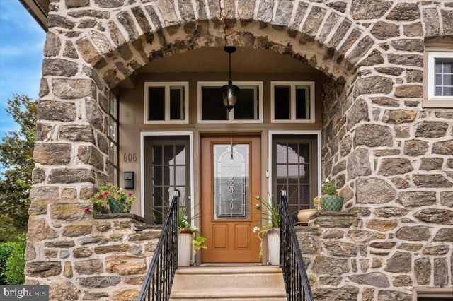 606 WALNUT LN, Philadelphia, PA 19128