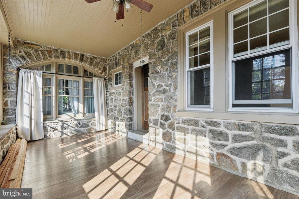606 WALNUT LN, Philadelphia, PA 19128