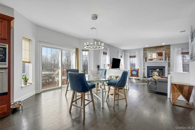 4 Camelback Road, Chester, NY 10918