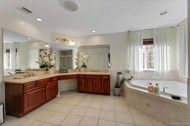 4 Camelback Road, Chester, NY 10918