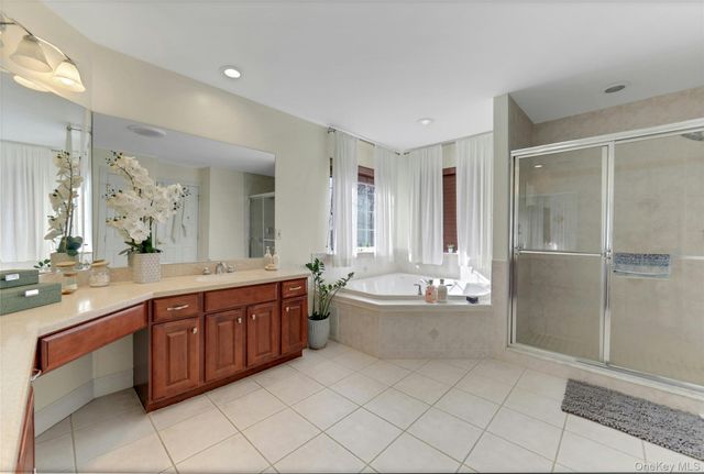 4 Camelback Road, Chester, NY 10918