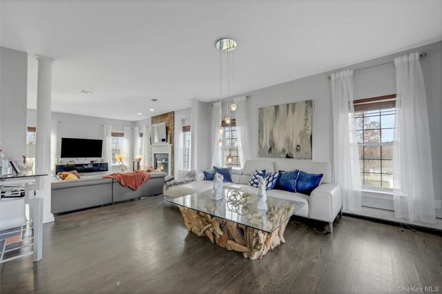 4 Camelback Road, Chester, NY 10918