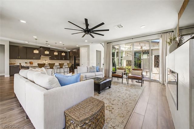10267 Midnight Meteor Avenue, Las Vegas, NV 89166