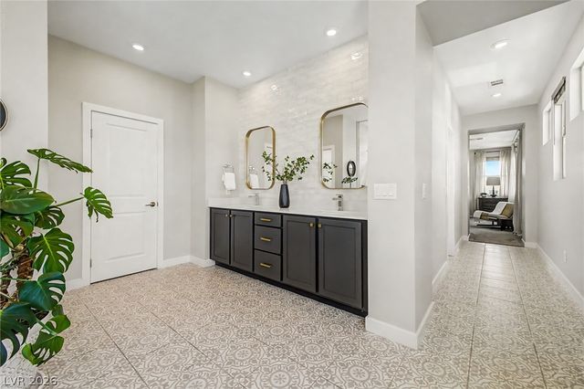 10267 Midnight Meteor Avenue, Las Vegas, NV 89166