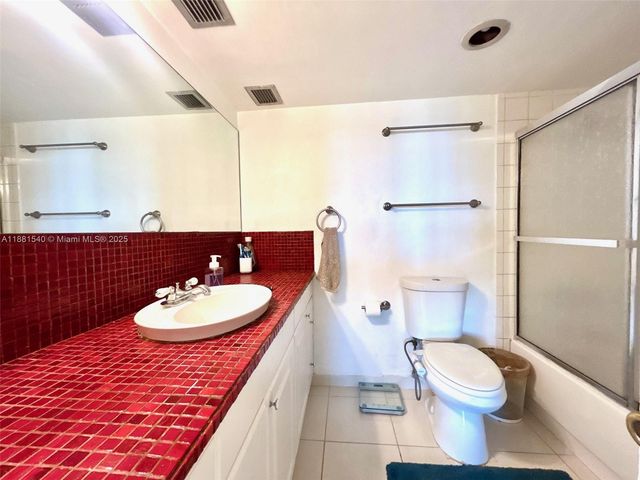 9500 W Bay Harbor Dr 2G, Bay Harbor Islands, FL 33154