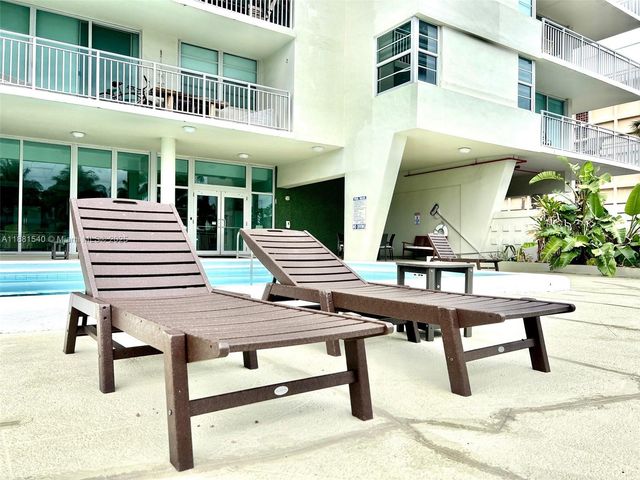 9500 W Bay Harbor Dr 2G, Bay Harbor Islands, FL 33154