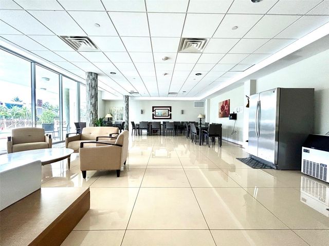 9500 W Bay Harbor Dr 2G, Bay Harbor Islands, FL 33154