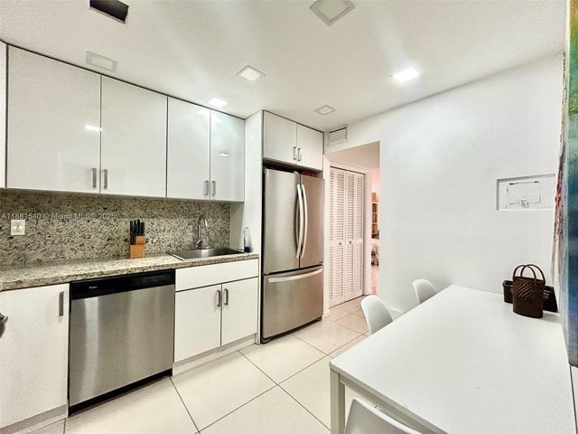 9500 W Bay Harbor Dr 2G, Bay Harbor Islands, FL 33154