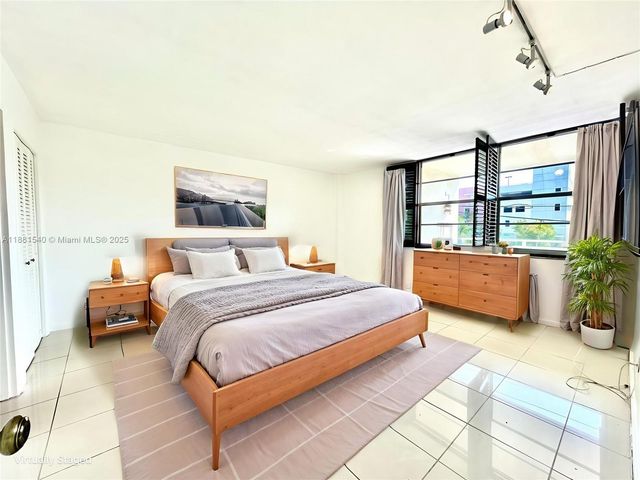 9500 W Bay Harbor Dr 2G, Bay Harbor Islands, FL 33154