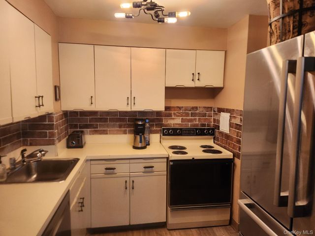 360 Shore Road 7C, Long Beach, NY 11561