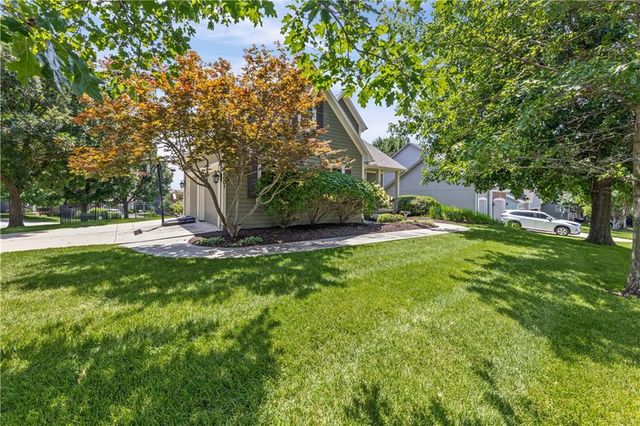 6001 Lone Elm Road, Shawnee, KS 66218