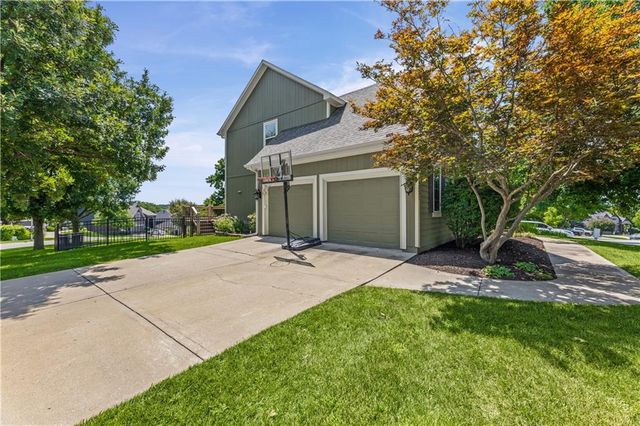 6001 Lone Elm Road, Shawnee, KS 66218