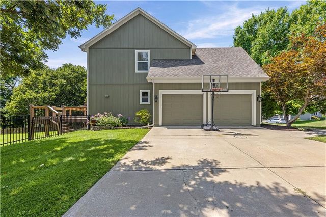 6001 Lone Elm Road, Shawnee, KS 66218