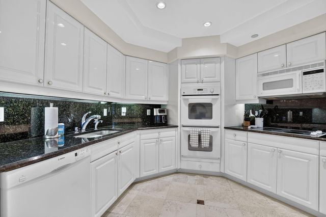 20290 Fairway Oaks Drive 222, Boca Raton, FL 33434