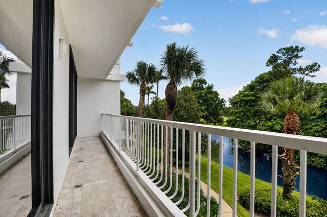 20290 Fairway Oaks Drive 222, Boca Raton, FL 33434