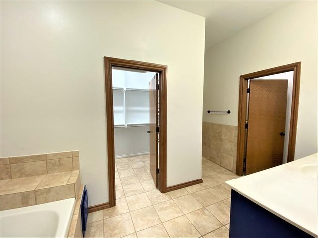 16700 Brewster Lane, Edmond, OK 73012
