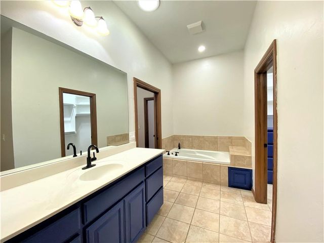 16700 Brewster Lane, Edmond, OK 73012