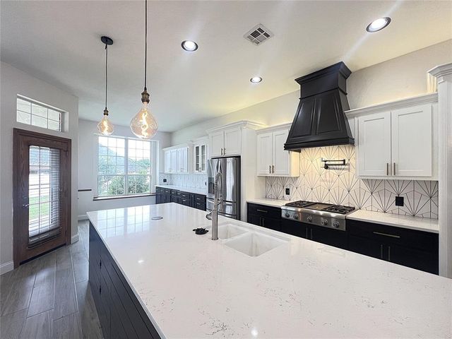 16700 Brewster Lane, Edmond, OK 73012