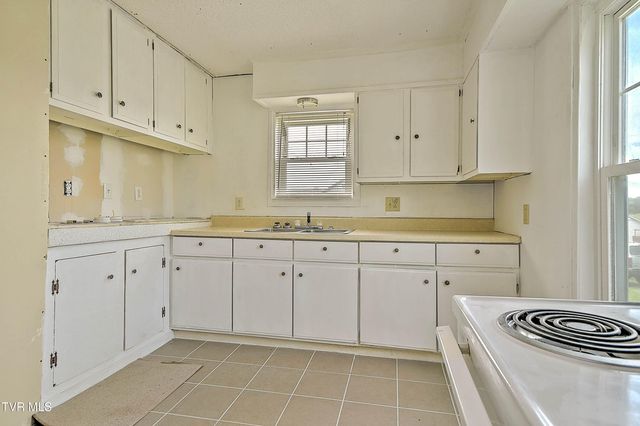 1408 West College Street, Jonesborough, TN 37659