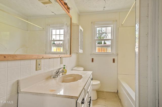 1408 West College Street, Jonesborough, TN 37659