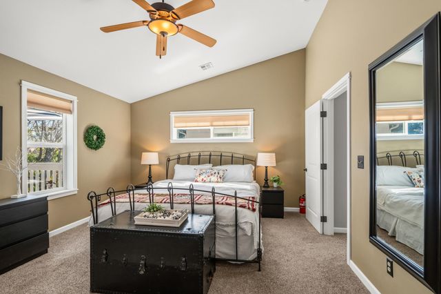 106 McCully Lane, Jacksonville, OR 97530