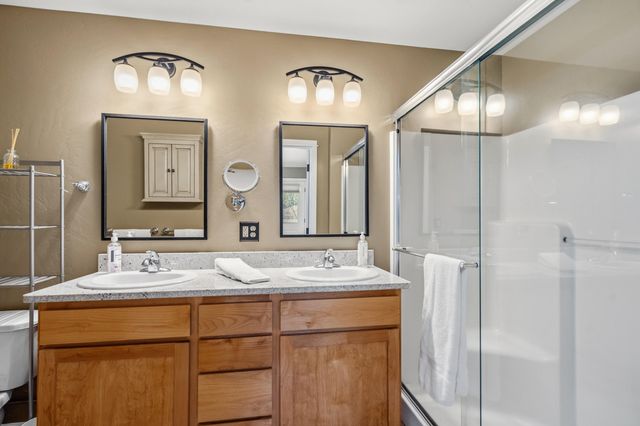 106 McCully Lane, Jacksonville, OR 97530