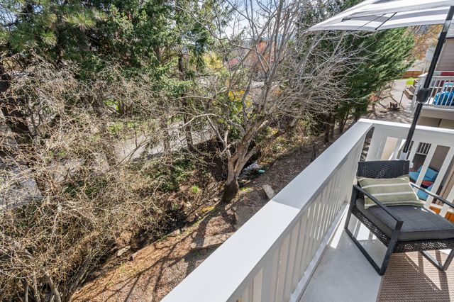 106 McCully Lane, Jacksonville, OR 97530