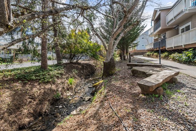 106 McCully Lane, Jacksonville, OR 97530