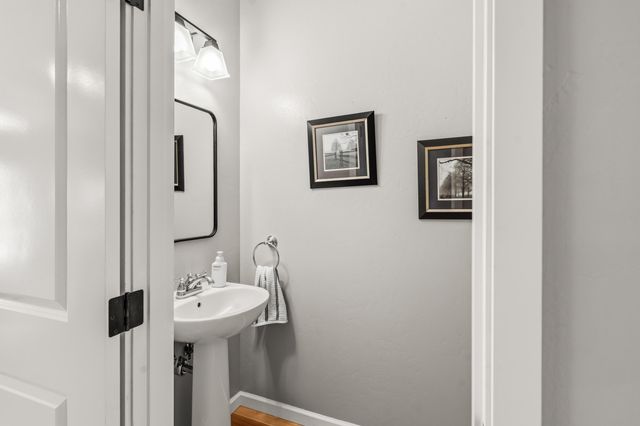 106 McCully Lane, Jacksonville, OR 97530