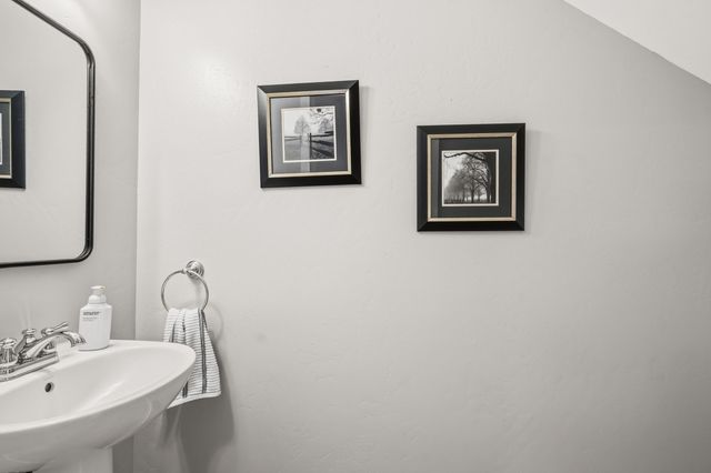 106 McCully Lane, Jacksonville, OR 97530