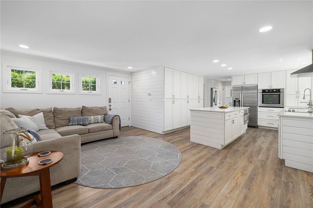 9 Foster Street, Barrington, RI 02806