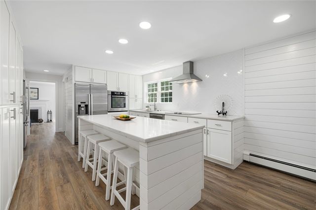 9 Foster Street, Barrington, RI 02806