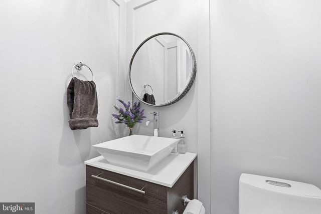 2525 FLINT HILL RD, Vienna, VA 22181