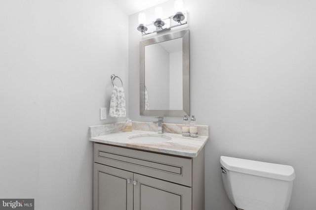 2525 FLINT HILL RD, Vienna, VA 22181