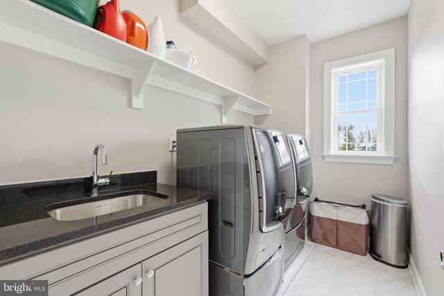 2525 FLINT HILL RD, Vienna, VA 22181