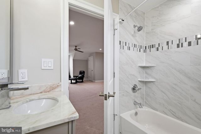 2525 FLINT HILL RD, Vienna, VA 22181