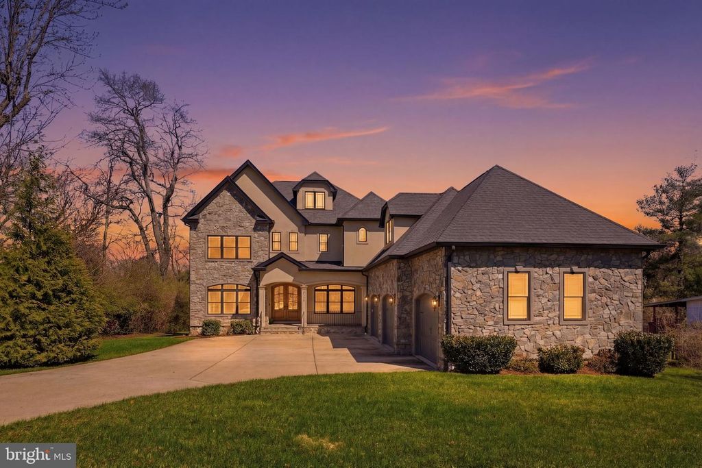 2525 FLINT HILL RD, Vienna, VA 22181