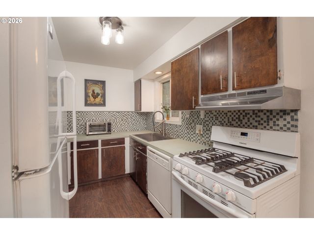 3902 S MYRTLE Rd, Myrtle Creek, OR 97457