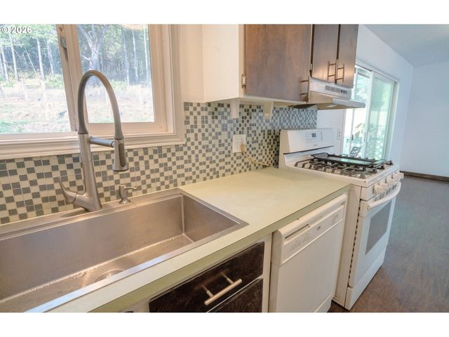 3902 S MYRTLE Rd, Myrtle Creek, OR 97457
