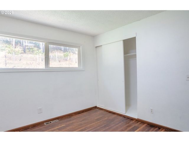 3902 S MYRTLE Rd, Myrtle Creek, OR 97457