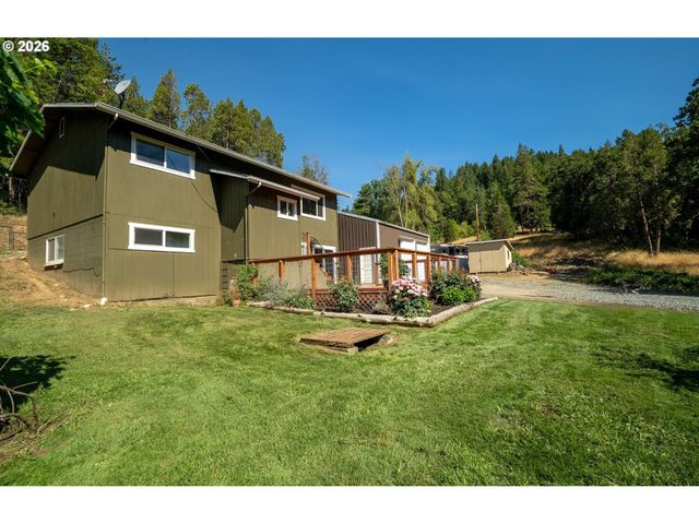 3902 S MYRTLE Rd, Myrtle Creek, OR 97457